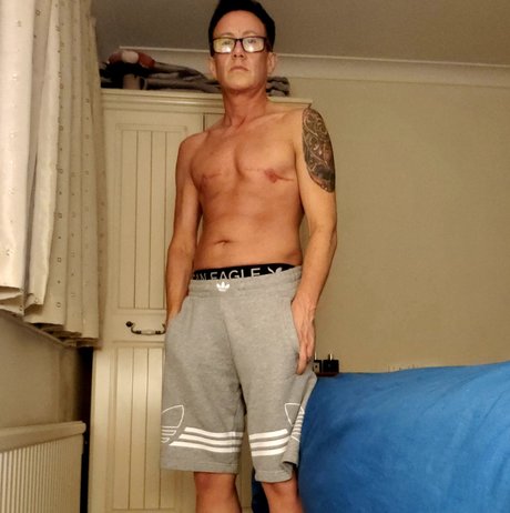 Naken lekkede OnlyFans-bilde av Bruce Hills