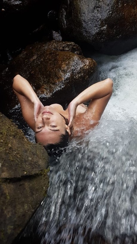 Naakte gelekte OnlyFans-foto van Liz