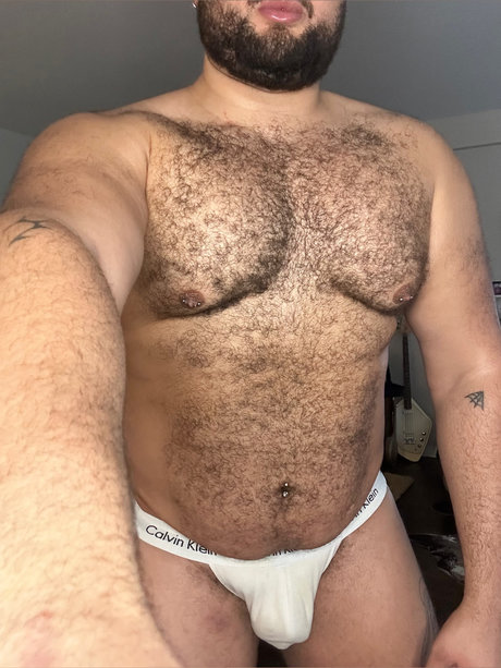 Alasti lekkinud OnlyFans-i pilt Coyote 