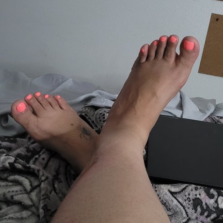 Naken läckt OnlyFans-bild av Fridah Feet