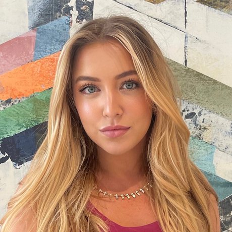 Naken läckt OnlyFans-bild av Emma Blake