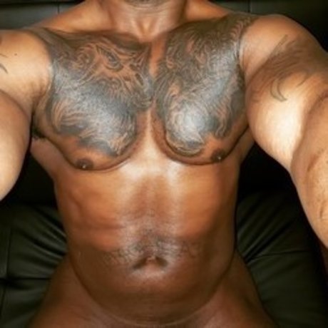 Alaston vuotanut OnlyFans-kuva Nat Turnher