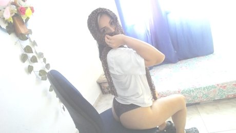 Naakte gelekte OnlyFans-foto van Natma