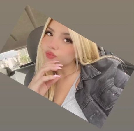 Naken läckt OnlyFans-bild av Natalie Camila