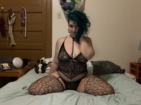Naken läckt OnlyFans-bild av Curvyqueen