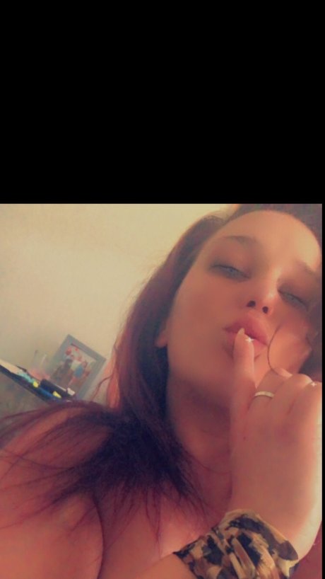 Naken läckt OnlyFans-bild av Fiery Faith