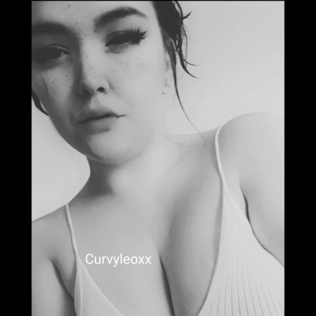Nahá fotka uniklých OnlyFans od Curvy Leo