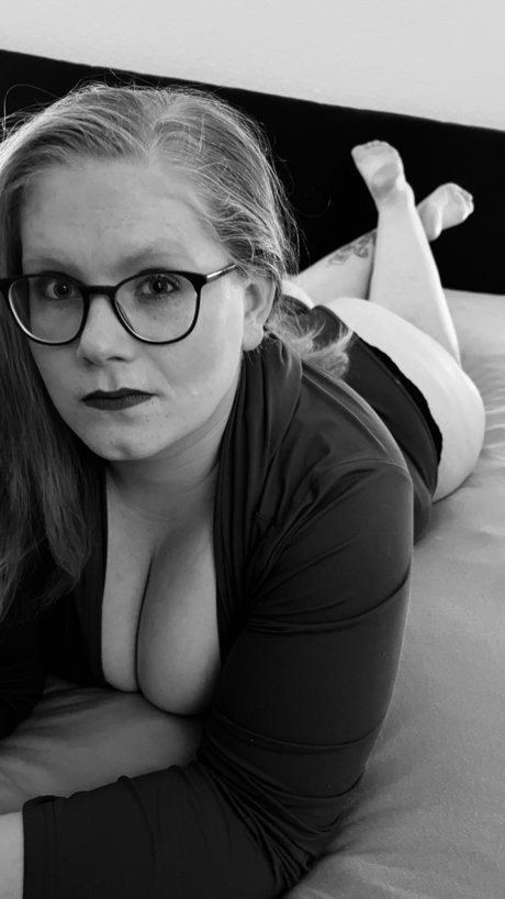 Photo nue de fuite OnlyFans de Curvyleo93