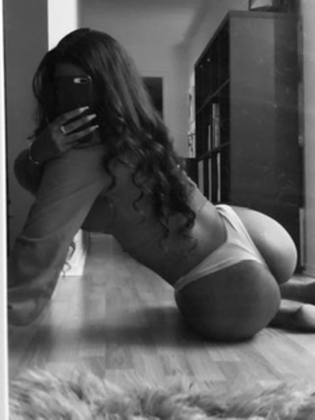 Обнаженная фотография утечки OnlyFans от Scarlett Black