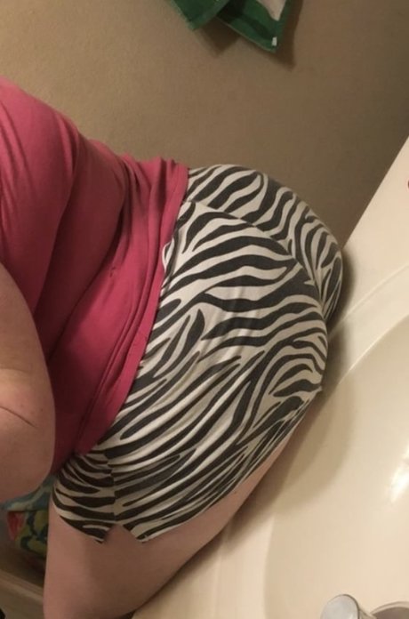 Curvy Big Booty Mama Anne OnlyFansリークヌード写真