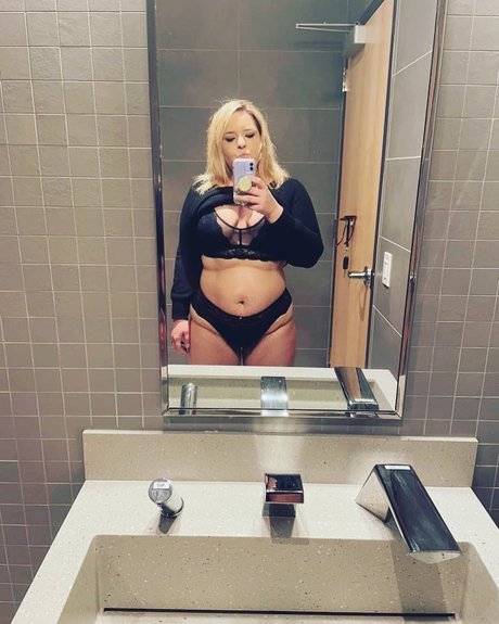 Naken läckt OnlyFans-bild av Christine