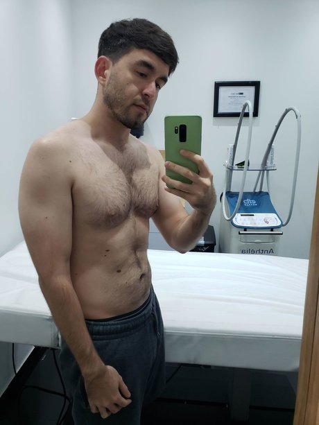 Naakte gelekte OnlyFans-foto van Carlos