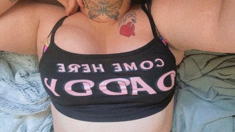 Обнаженная фотография утечки OnlyFans от Sun Daze