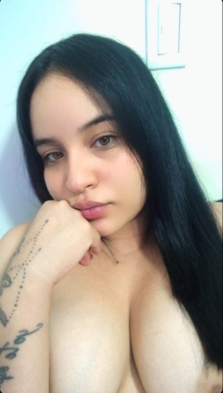 Naken läckt OnlyFans-bild av Dayhana Roman