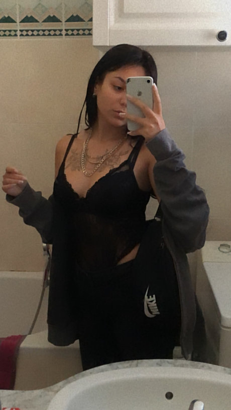 Naken läckt OnlyFans-bild av Osna