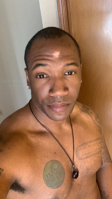 Photo nue de fuite OnlyFans de Inkedwolfpack