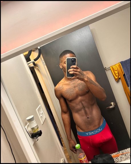 Alasti lekkinud OnlyFans-i pilt Blameitonquay
