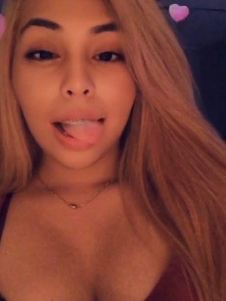 Nahá fotka uniklých OnlyFans od Naz