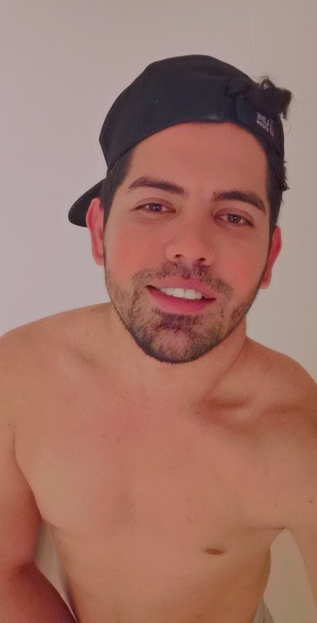 Обнаженная фотография утечки OnlyFans от Carlos Gutierrez