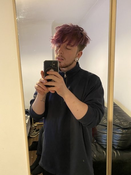 Alasti lekkinud OnlyFans-i pilt 