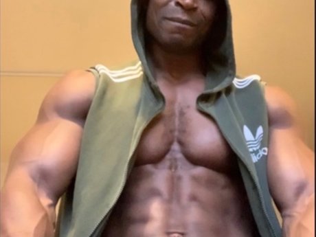 Naakte gelekte OnlyFans-foto van Black Bull London