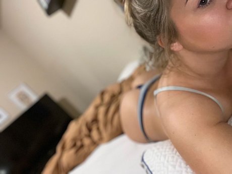 Foto nua vazada do OnlyFans de Adi