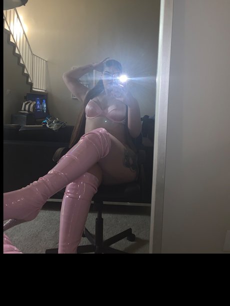 Nagie wyciekłe zdjęcie OnlyFans od Bharlenabharbie
