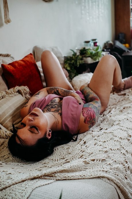 Naakte gelekte OnlyFans-foto van Sunny