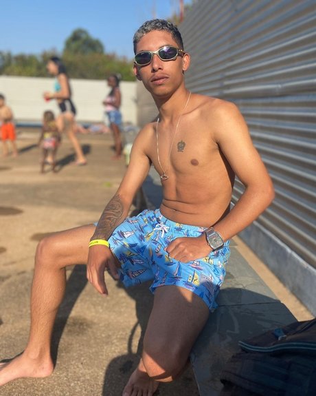Naken läckt OnlyFans-bild av Alexsander