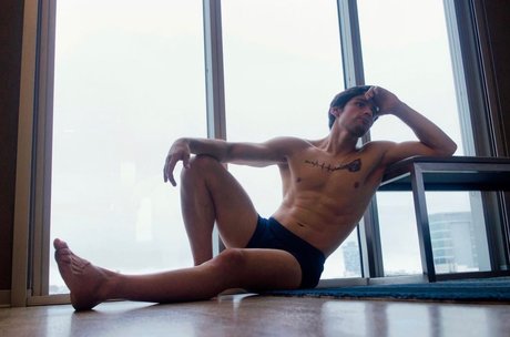 Nahá fotka uniklých OnlyFans od Nestor Frias