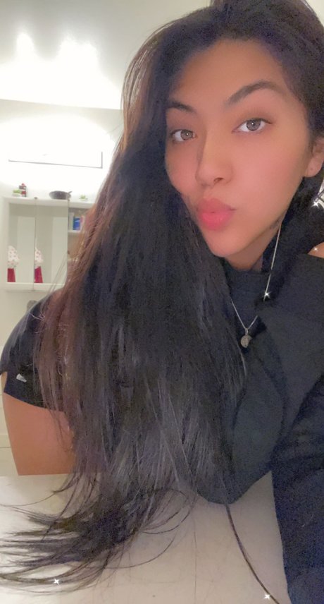 Naken läckt OnlyFans-bild av Nessa Bay