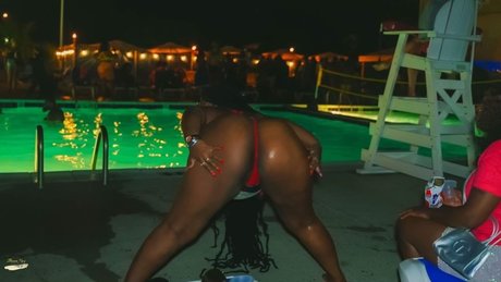 Naken läckt OnlyFans-bild av Officialneshhhhh