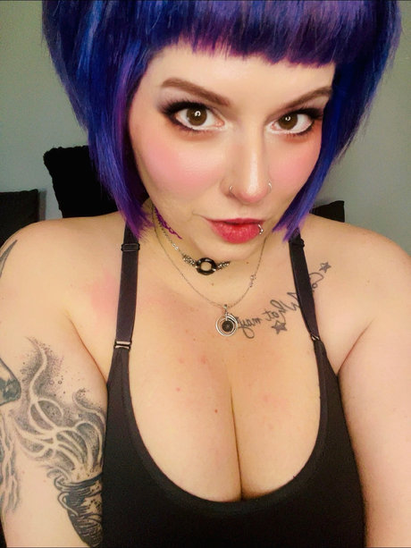 Naakte gelekte OnlyFans-foto van Luna
