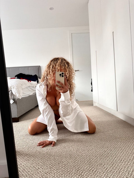 Naakte gelekte OnlyFans-foto van Valentina 
