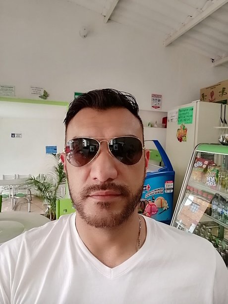 Naken läckt OnlyFans-bild av Negrito Sabroso