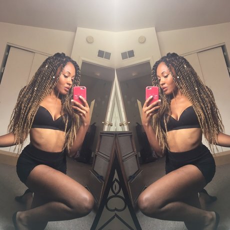 Nahá fotka uniklých OnlyFans od Queen Tima