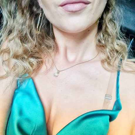 Nacktes geleaktes OnlyFans-Foto von Alexandraampampflorin