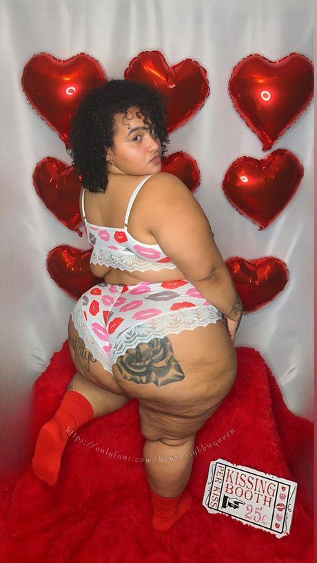 Обнаженная фотография утечки OnlyFans от Hennessybbwqueen