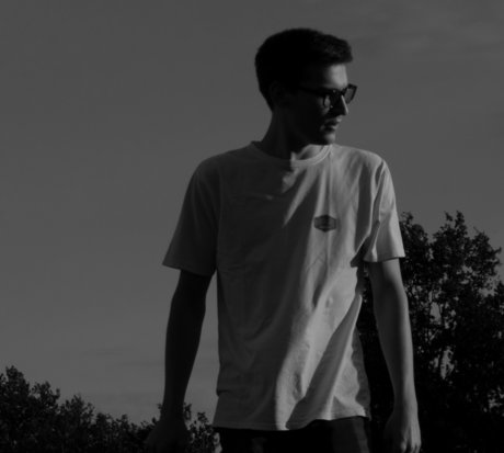 Alasti lekkinud OnlyFans-i pilt Lunix