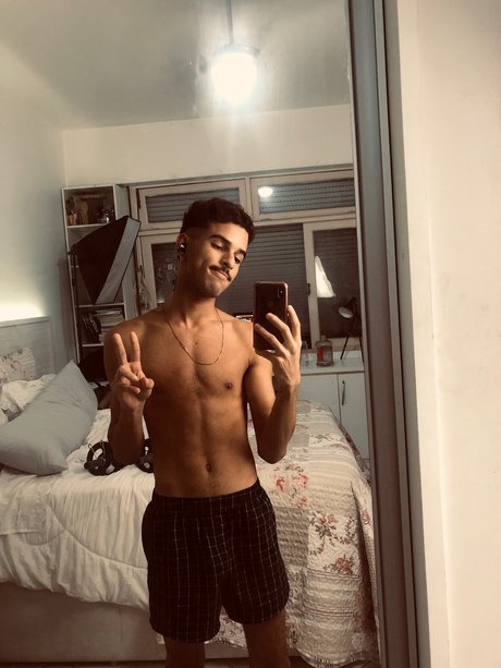 Naken läckt OnlyFans-bild av Camilo Amorim
