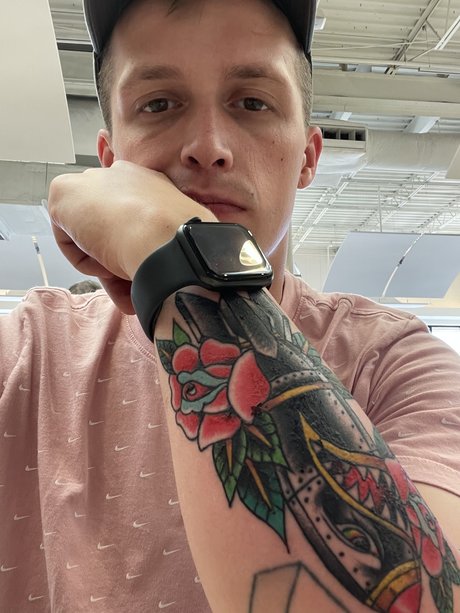 Naken läckt OnlyFans-bild av James