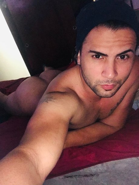 Naken läckt OnlyFans-bild av Henry Diaz 