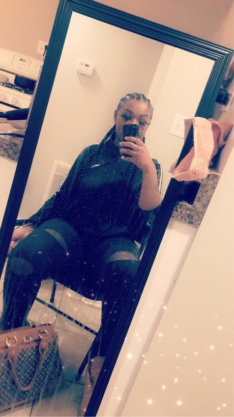 Naken läckt OnlyFans-bild av Creamyy Kai 