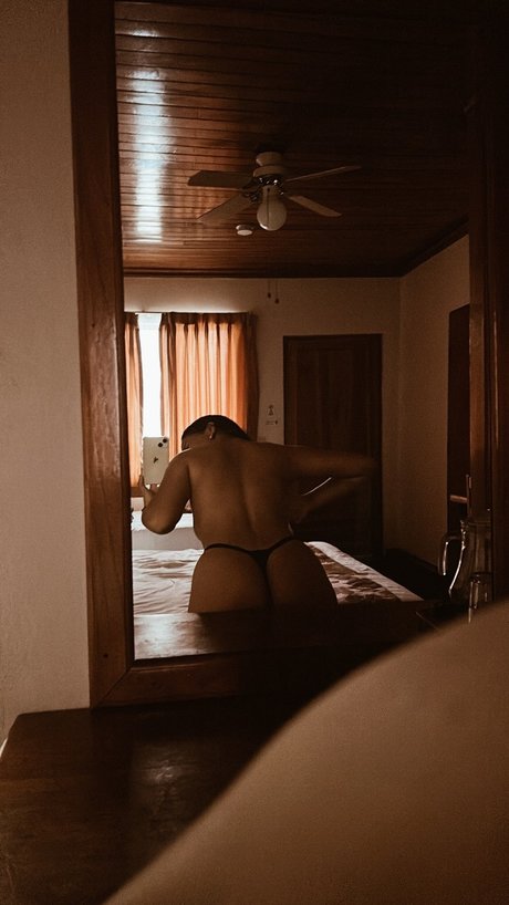 Naken läckt OnlyFans-bild av Nico