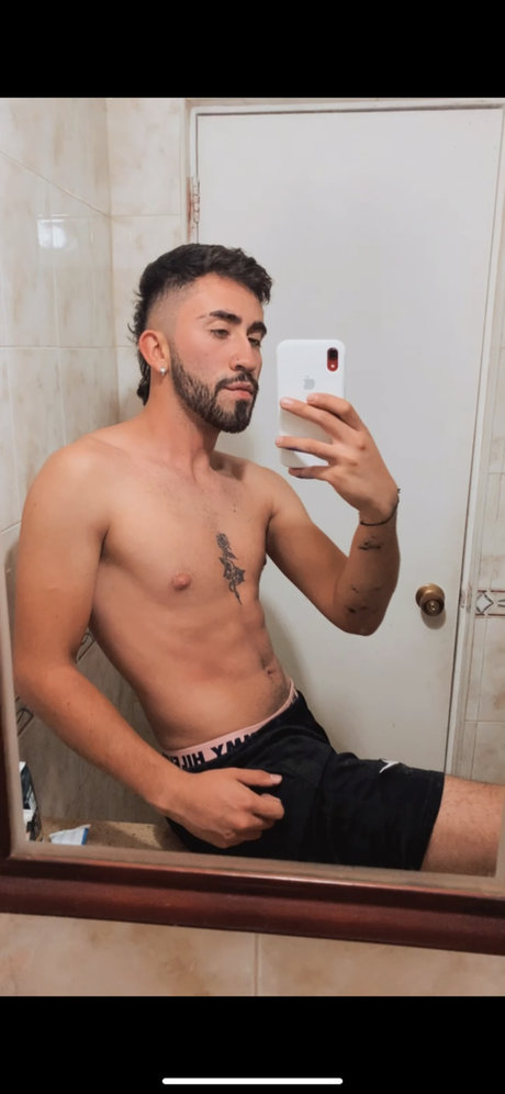 Nahá fotka uniklých OnlyFans od Nicolas Muoz