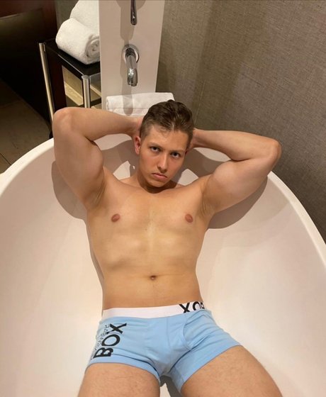 Naakte gelekte OnlyFans-foto van Nicolasferringtonfree