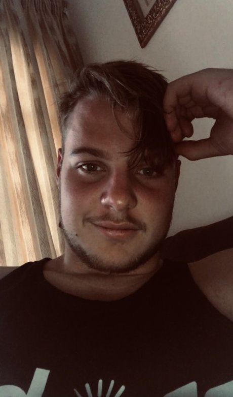 Naken läckt OnlyFans-bild av Nicolaas Storm