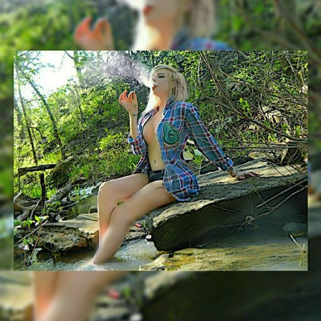 Naken lekkede OnlyFans-bilde av Nicholle Evol