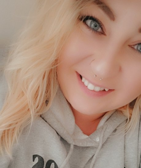 Naken lekkede OnlyFans-bilde av Nichole Clark
