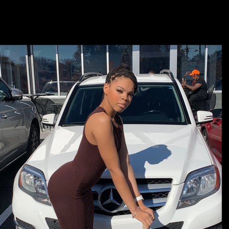 Nahá fotka uniklých OnlyFans od Nia Dior